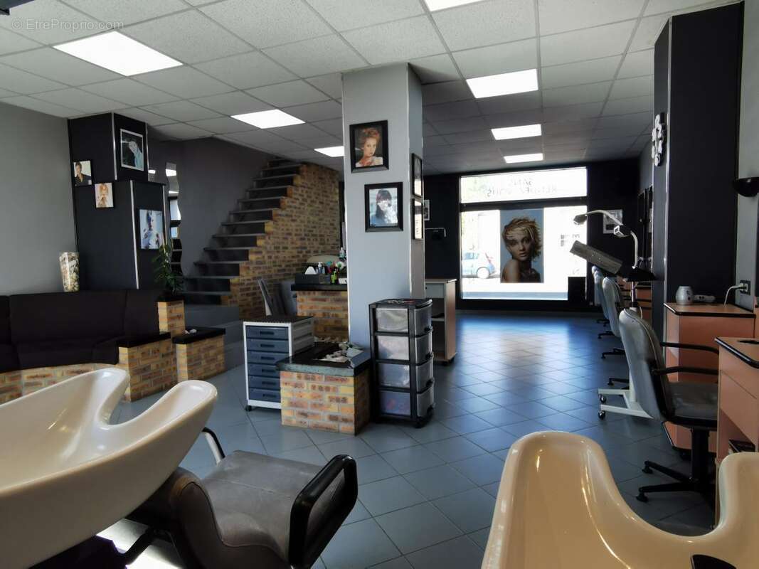 Commerce 54 m² à Raillencourt-Sainte-Olle  - photo 5