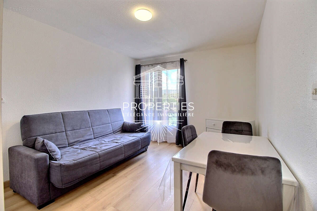 Appartement à BORMES-LES-MIMOSAS
