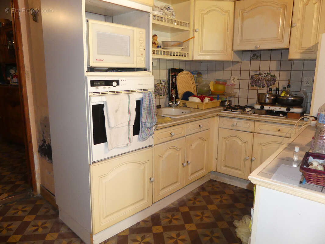Mouriès (13) : Maison de village spacieuse sur 3 niveaux - photo 7