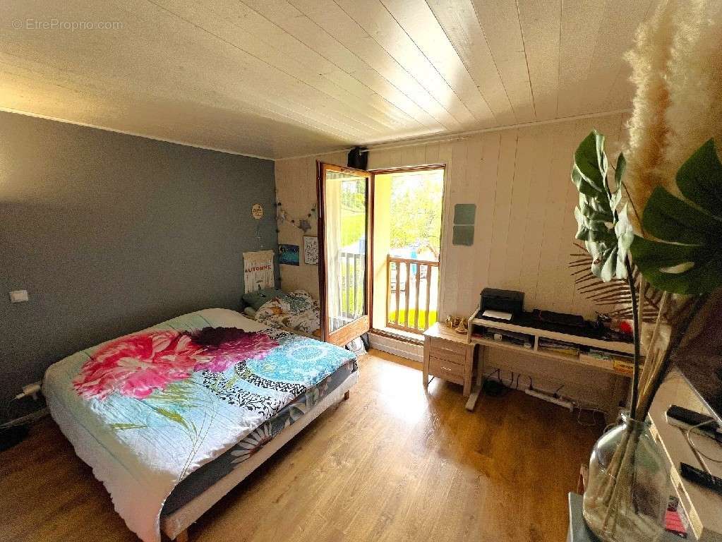 Appartement à ALLONZIER-LA-CAILLE