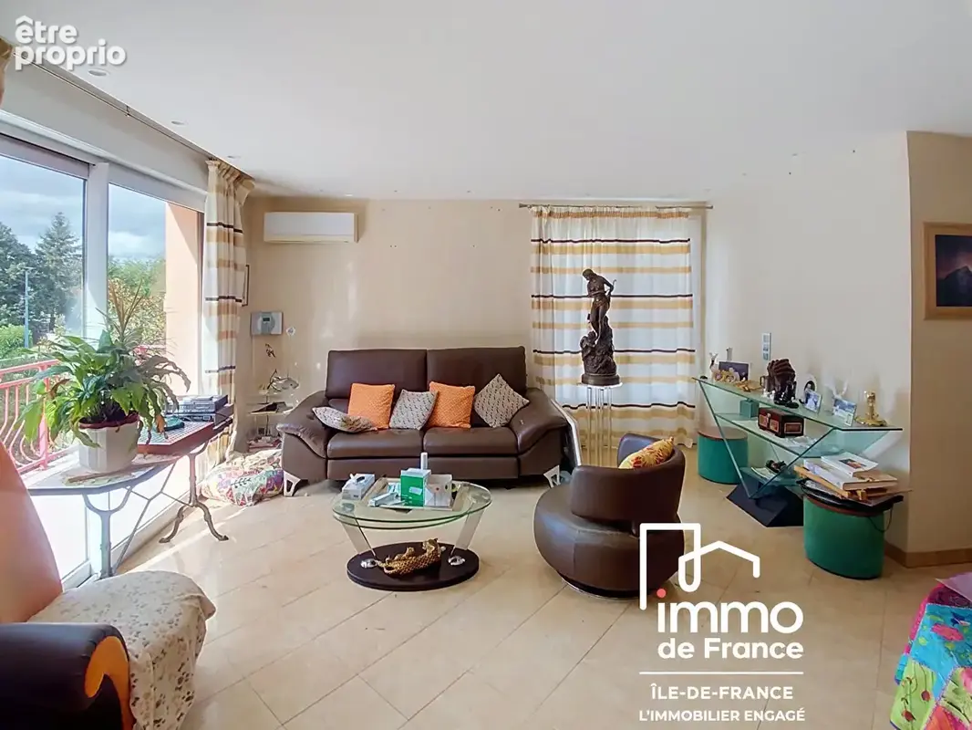 Propriété d'exception ! Maison rénovée, parc de 5 000 m² et piscine couverte - photo 2