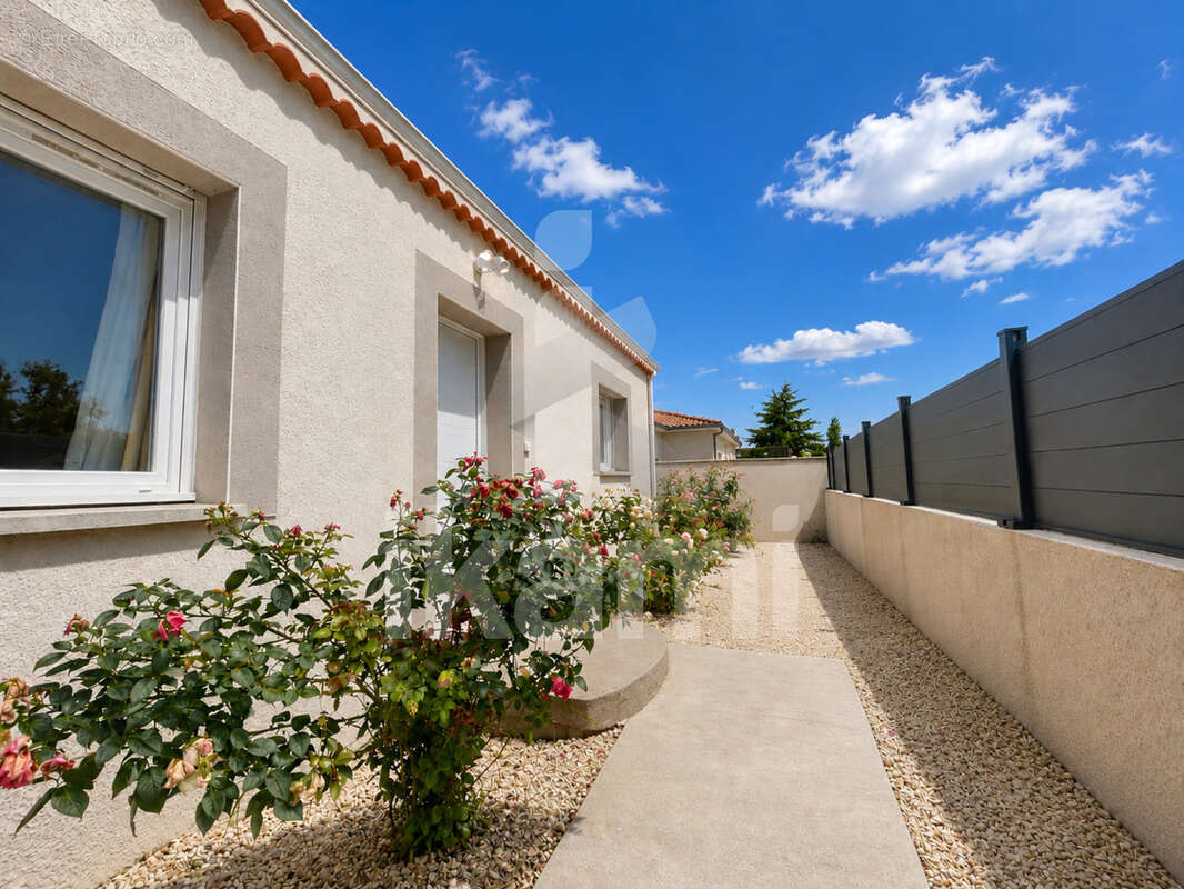 Maison à CHARMES-SUR-RHONE