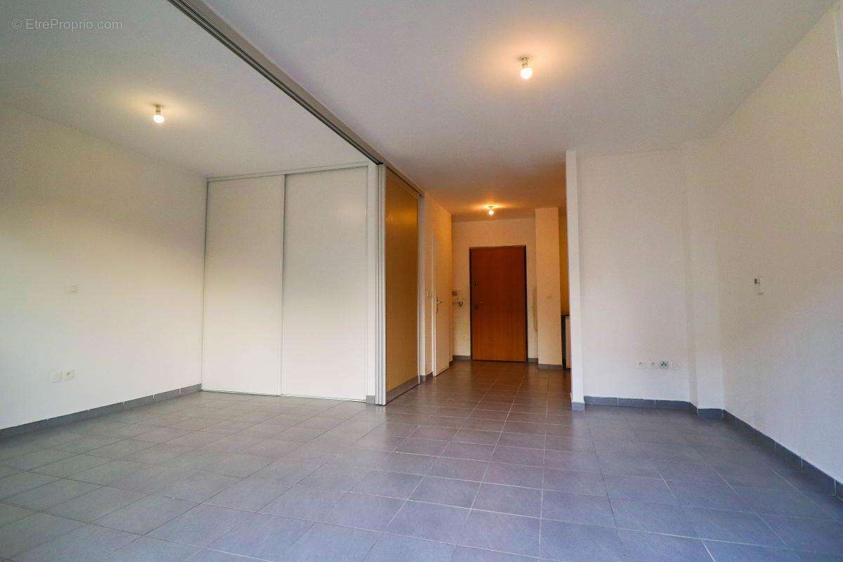Appartement de 2 pièces avec terrasse privative de 4 m² sur jardin commun - photo 2