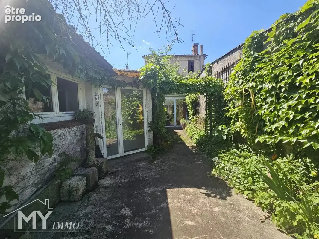Photo Maison à Sainte-Foy-La-Grande au prix de 98 660€