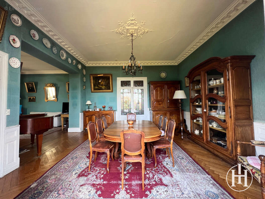 Maison à SAINT-AMAND-MONTROND