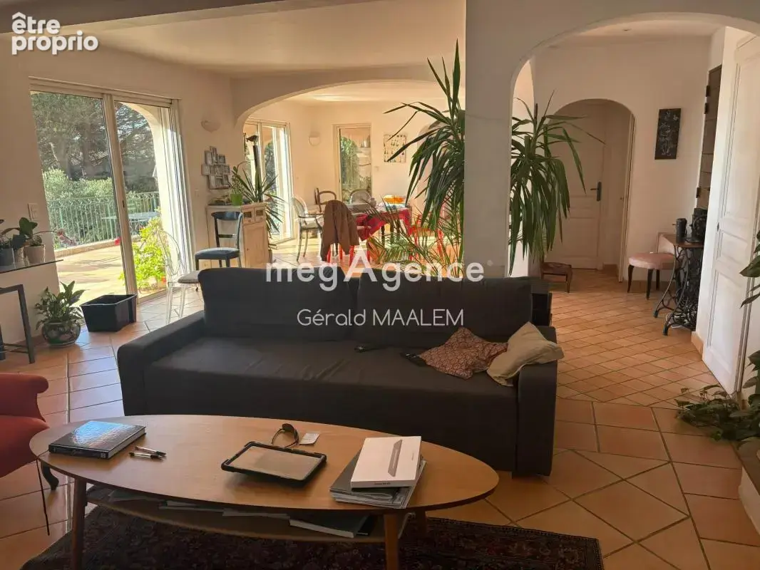 villa piscine vue mer dans un parc securisé - photo 8