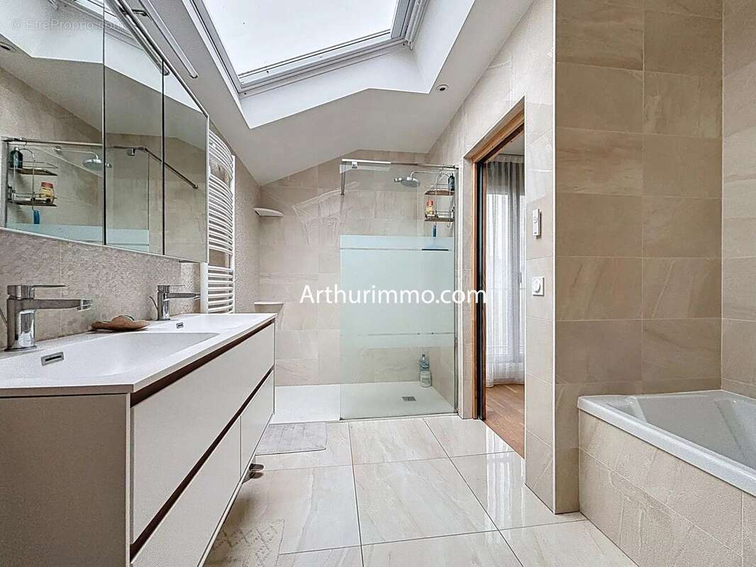 Maison à LIMEIL-BREVANNES