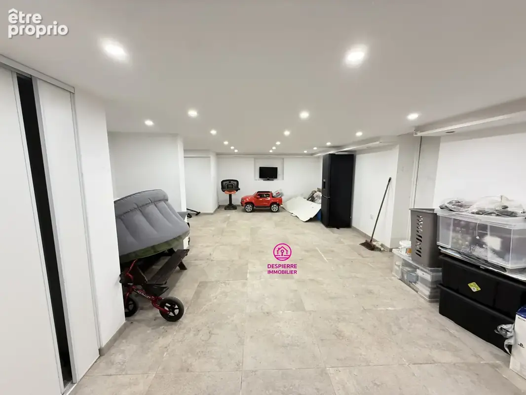 SAINT CLAIR DU RHONE - Maison sur 3 niveaux 110m2 habitables - 3 chambres - Terrain 945m2 - piscine - photo 12