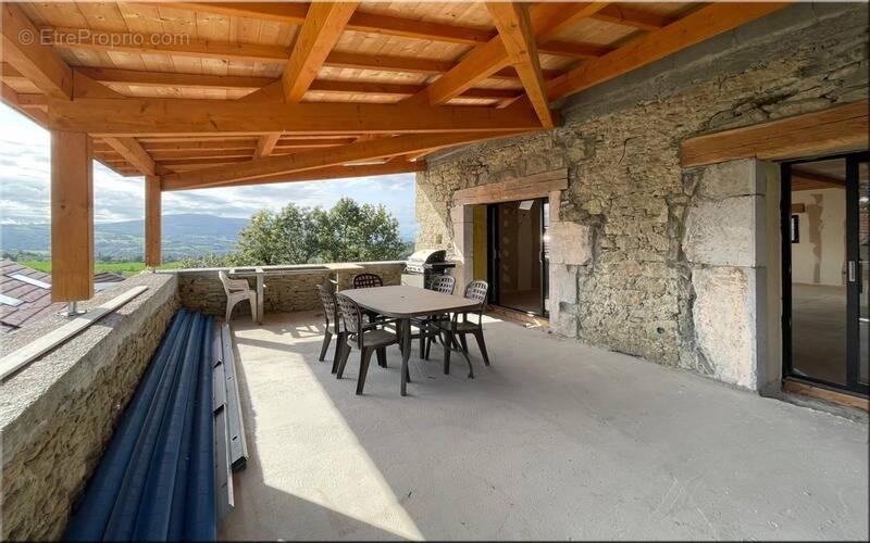 Maison à CHALLONGES