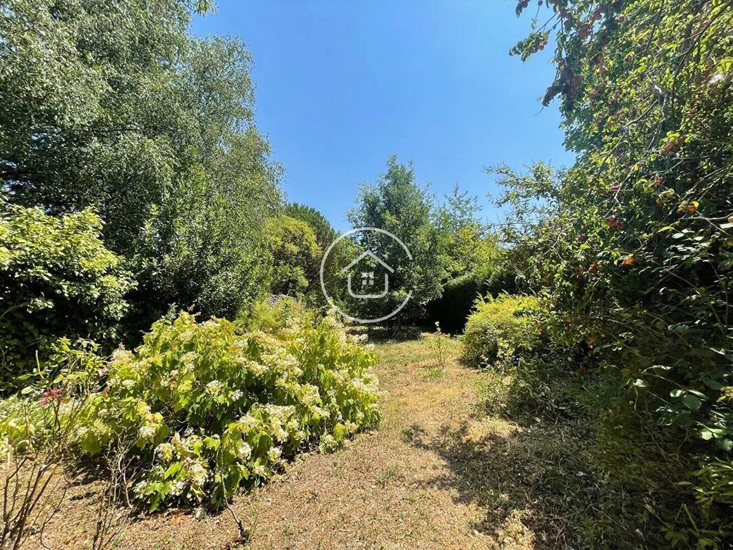 RARE - Maison de ville avec jardin  - Proche centre-ville - photo 2