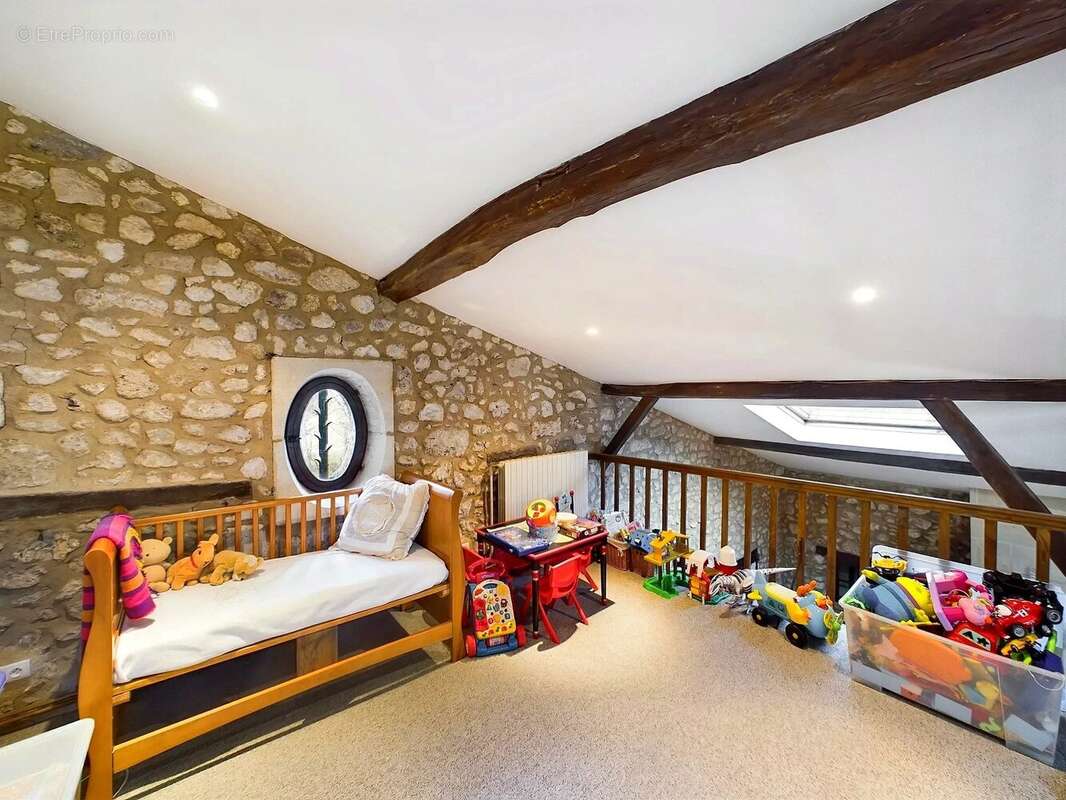 Maison à PESSAC-SUR-DORDOGNE