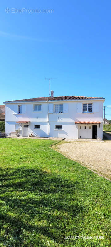 Maison à JONZAC
