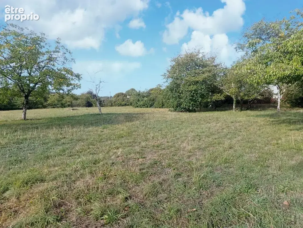 Beau terrain plat constructible à Marcillac-Saint-Quentin - photo 3