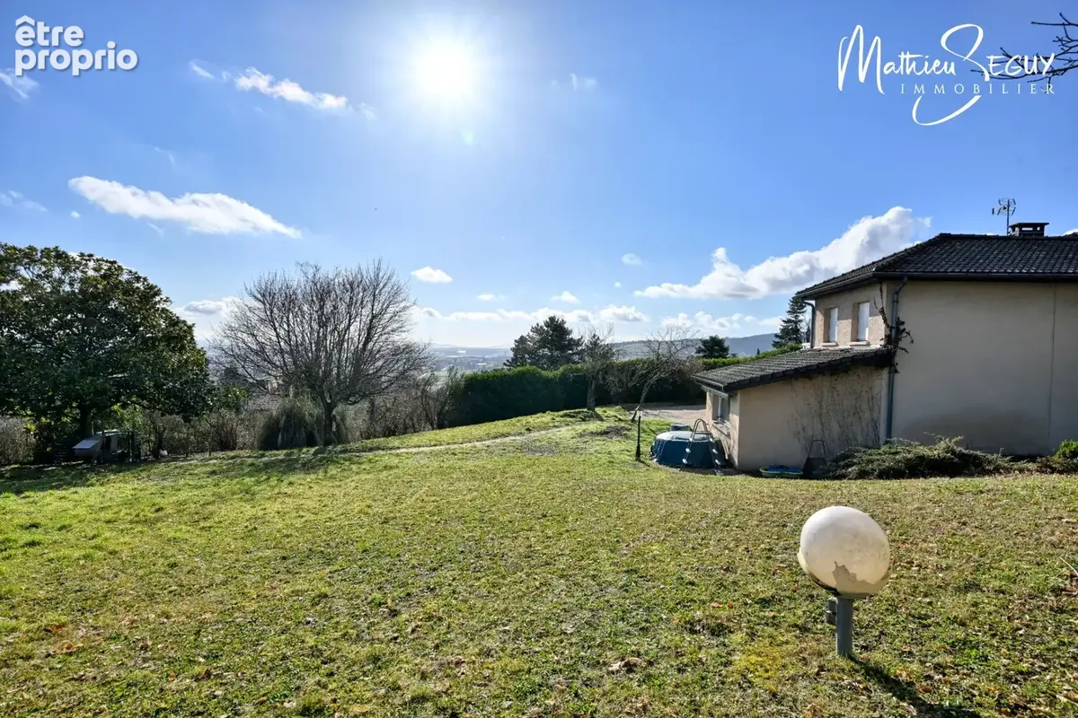 VAUGNERAY - Terrain à bâtir pour une maison P5 à étage + garage - photo 3