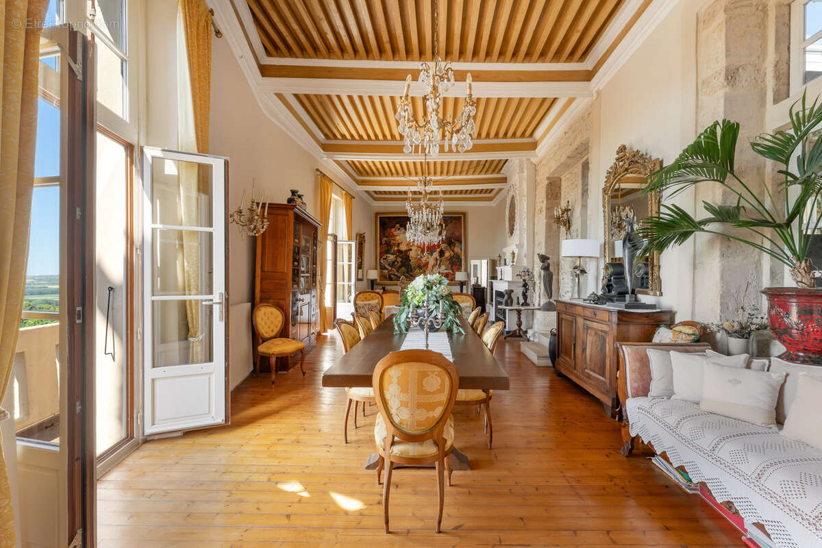 Château médiéval XII e Siecle rénové entre mer et Montagne avec vue  en 360 degrés sur la vallée verdoyante - photo 13