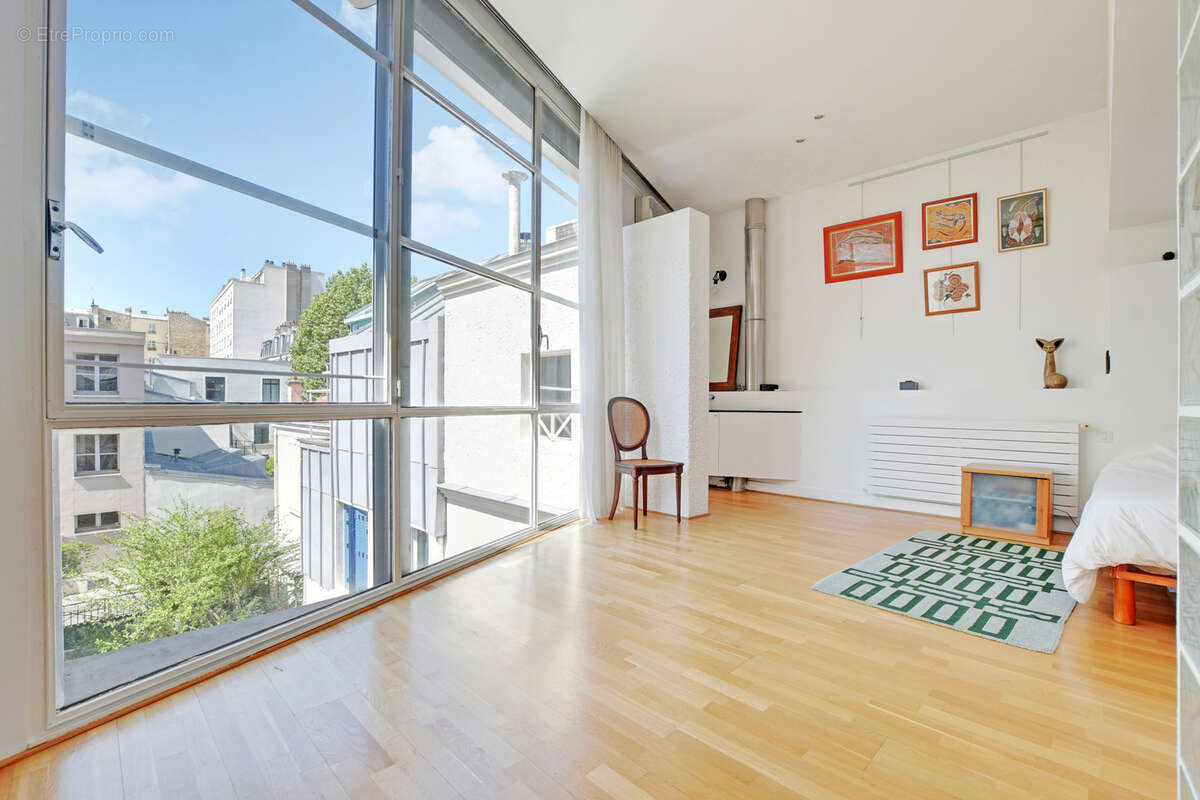 Appartement à PARIS-14E