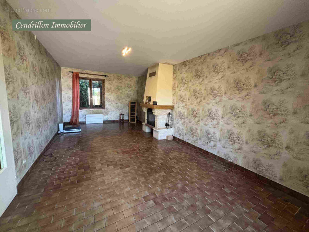 Pavillon plain-pied 3ch, à rénover mais habitable de suite, au calme, proximité tous services. - photo 10