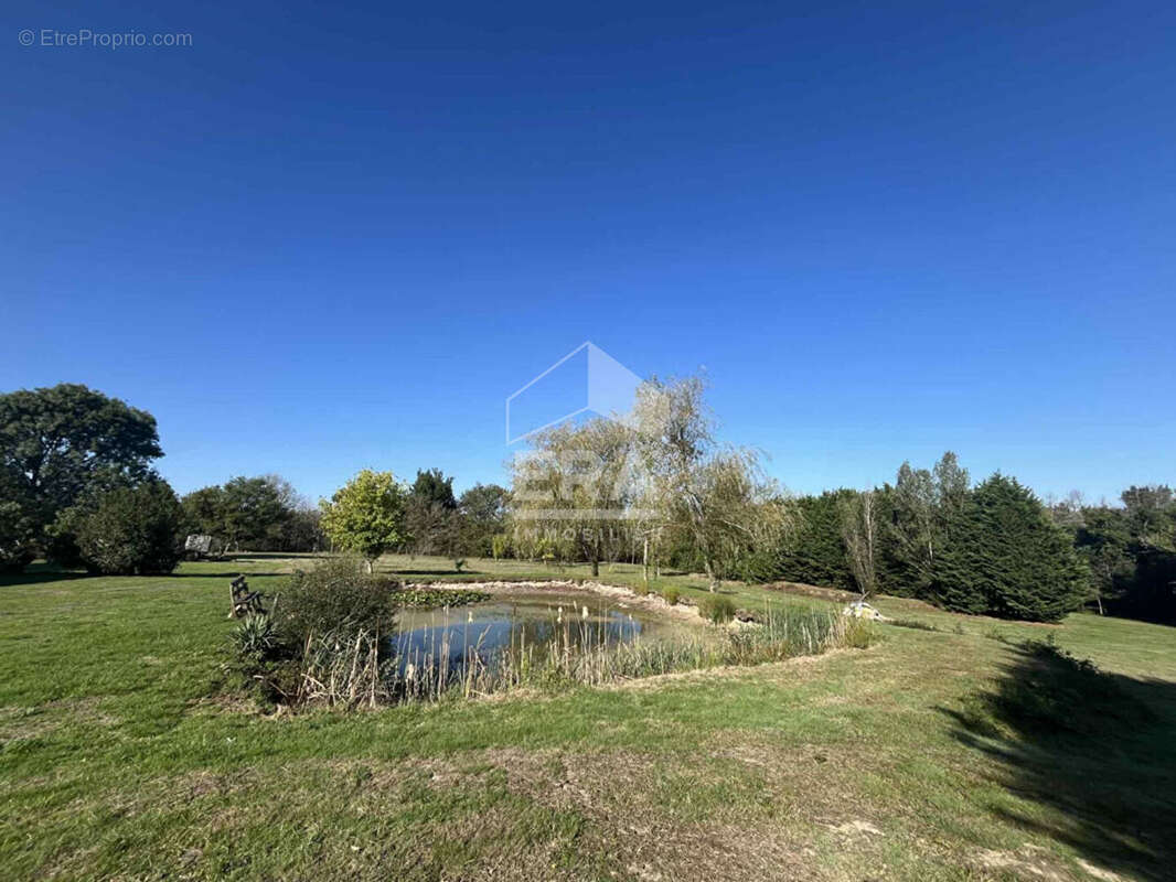 Maison à LA ROCHE-CHALAIS