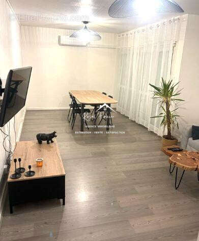 Espace de vie avec bloc clim - Appartement à CHATELLERAULT