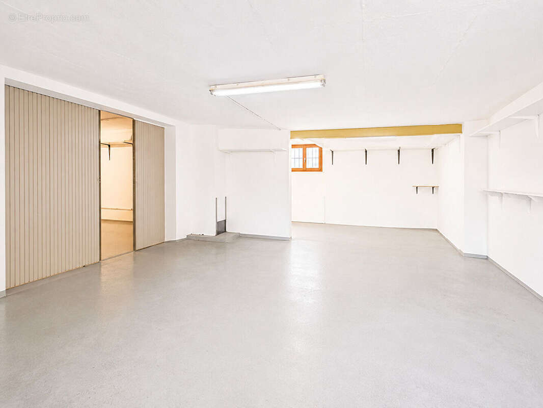 Hautes-Côtes - Maison familiale de 158 m2 - deux garages - deux terrasses - salle de bains et salle d'eau - poêle à granulé - 3  - photo 11