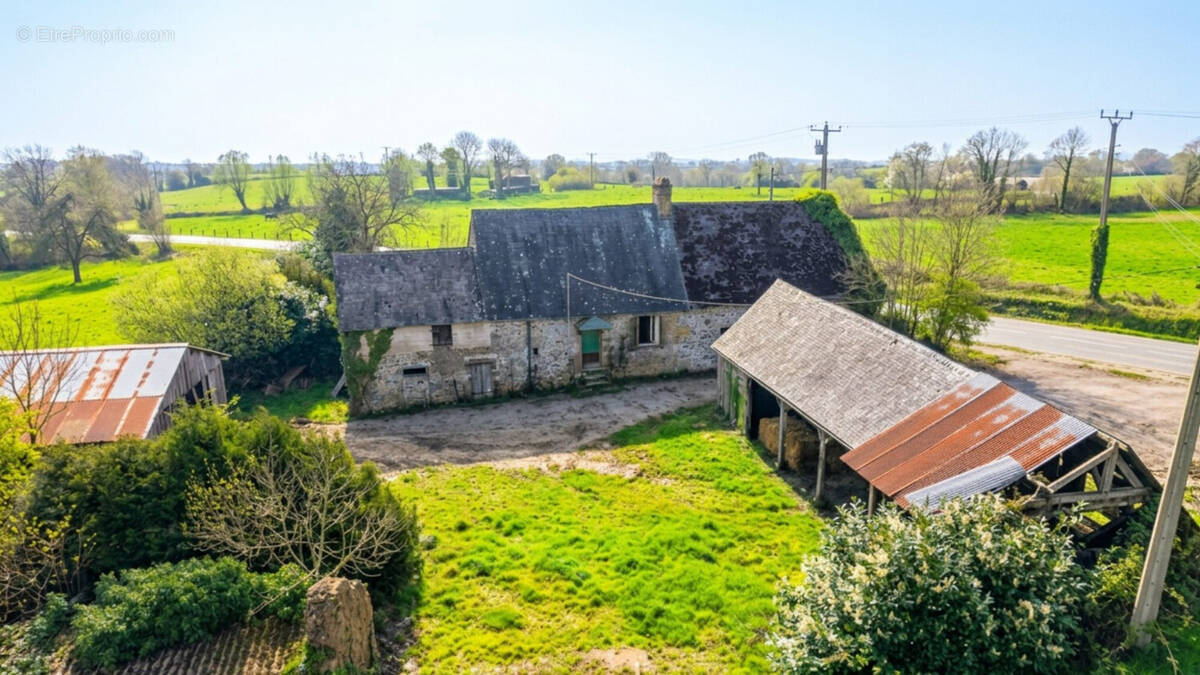 Maison à SAINT-DENIS-DE-GASTINES