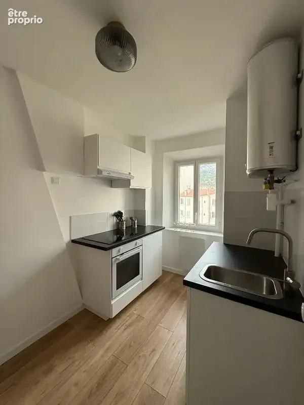 Toulon Haute Ville - T2 35 m² rénové, 5? étage ascenseur, lumineux - photo 7