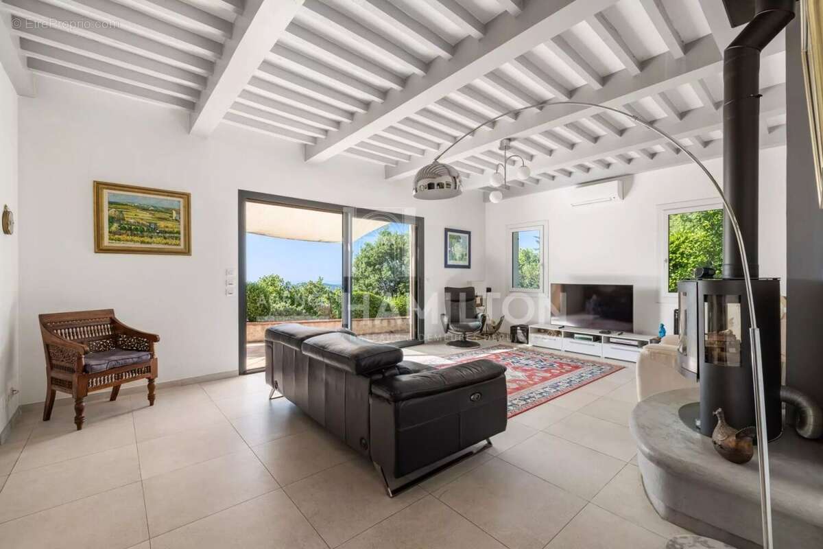 Maison à CHATEAUNEUF-GRASSE
