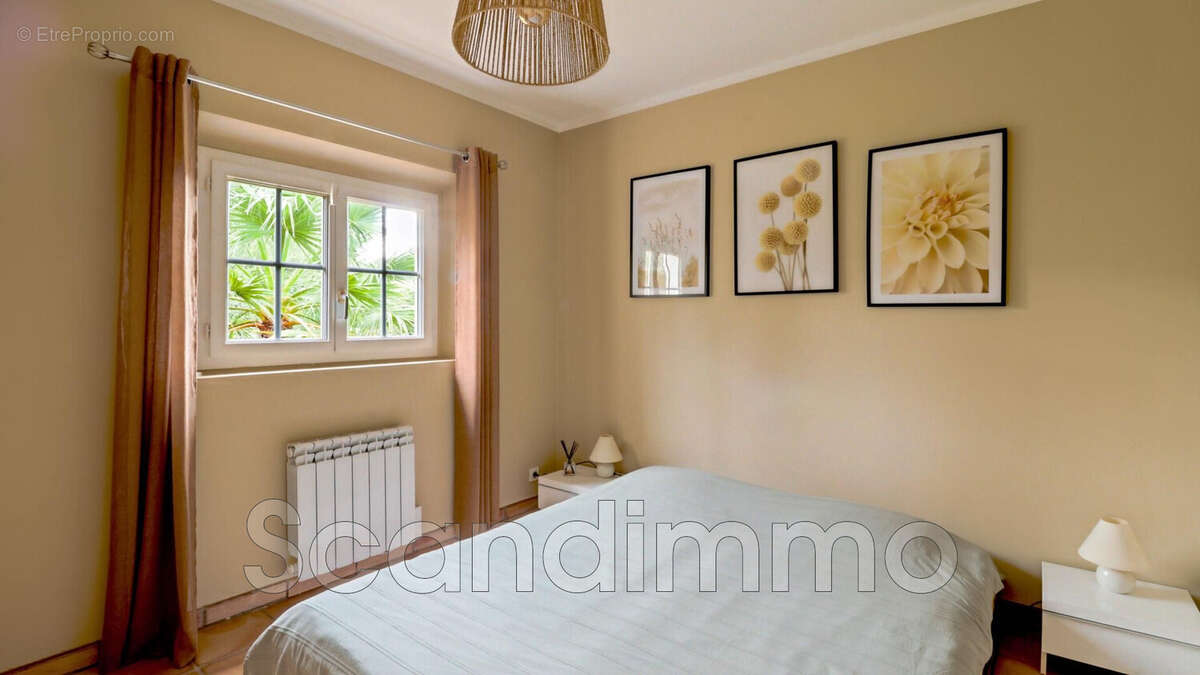 Maison à ROQUEBRUNE-SUR-ARGENS