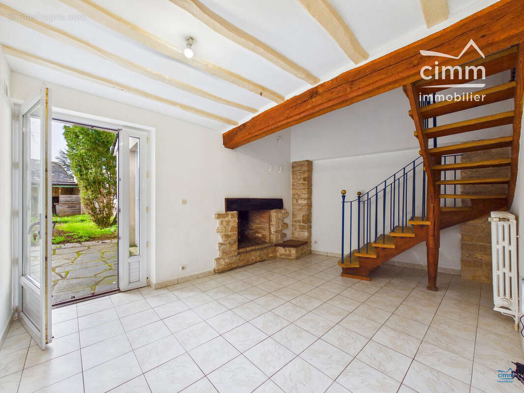 Maison à LONGUE-JUMELLES