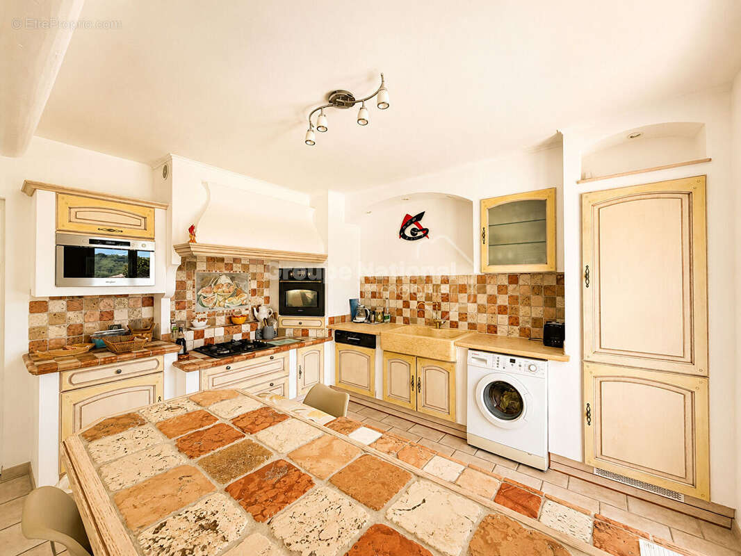 Maison familiale avec piscine - Le Rove - photo 3