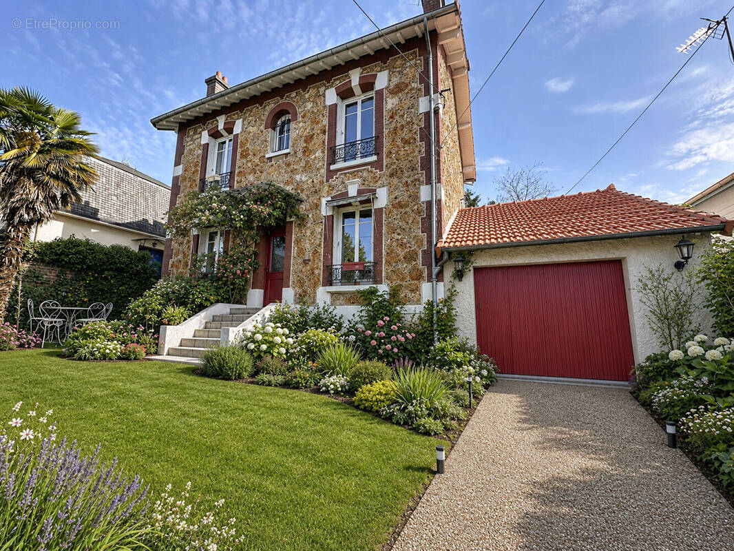 Maison à VERRIERES-LE-BUISSON