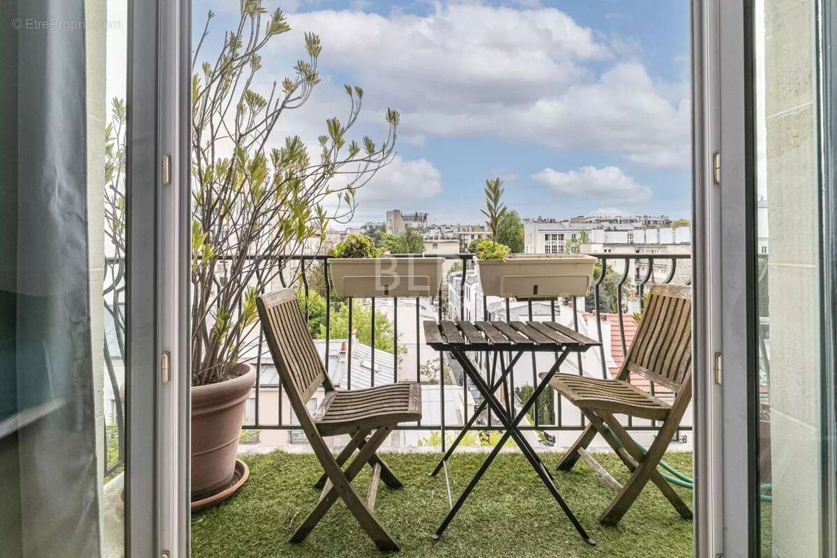 Appartement à NEUILLY-SUR-SEINE