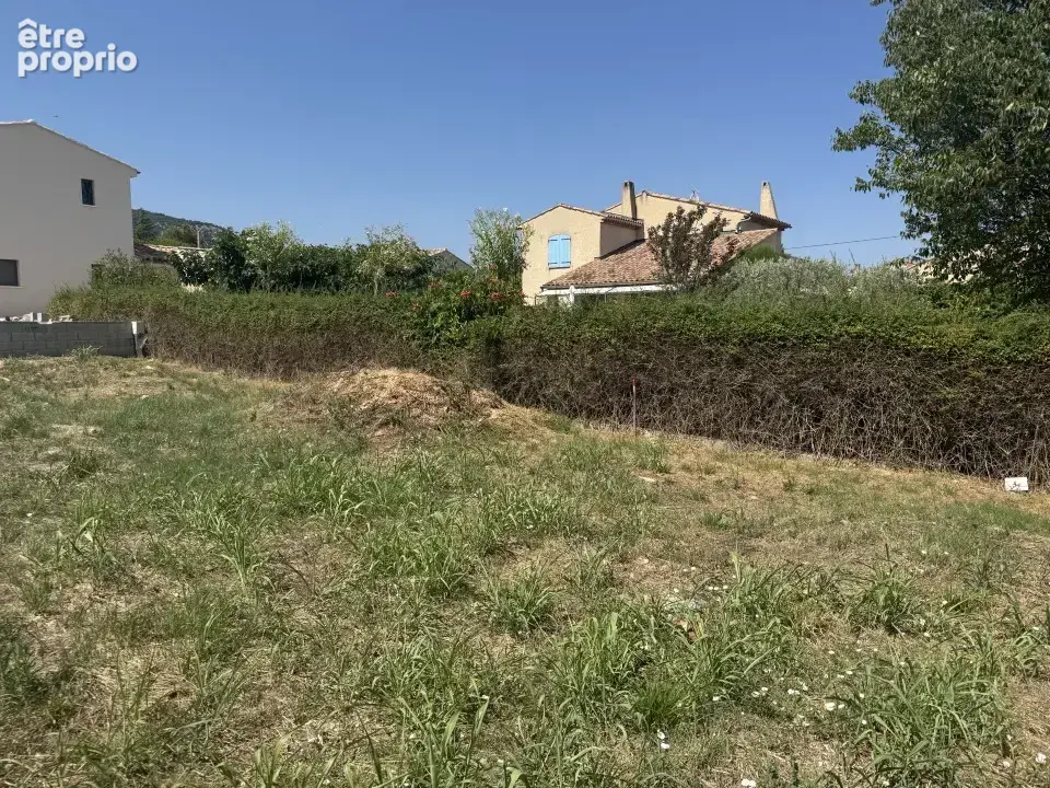 Terrain à VOLX