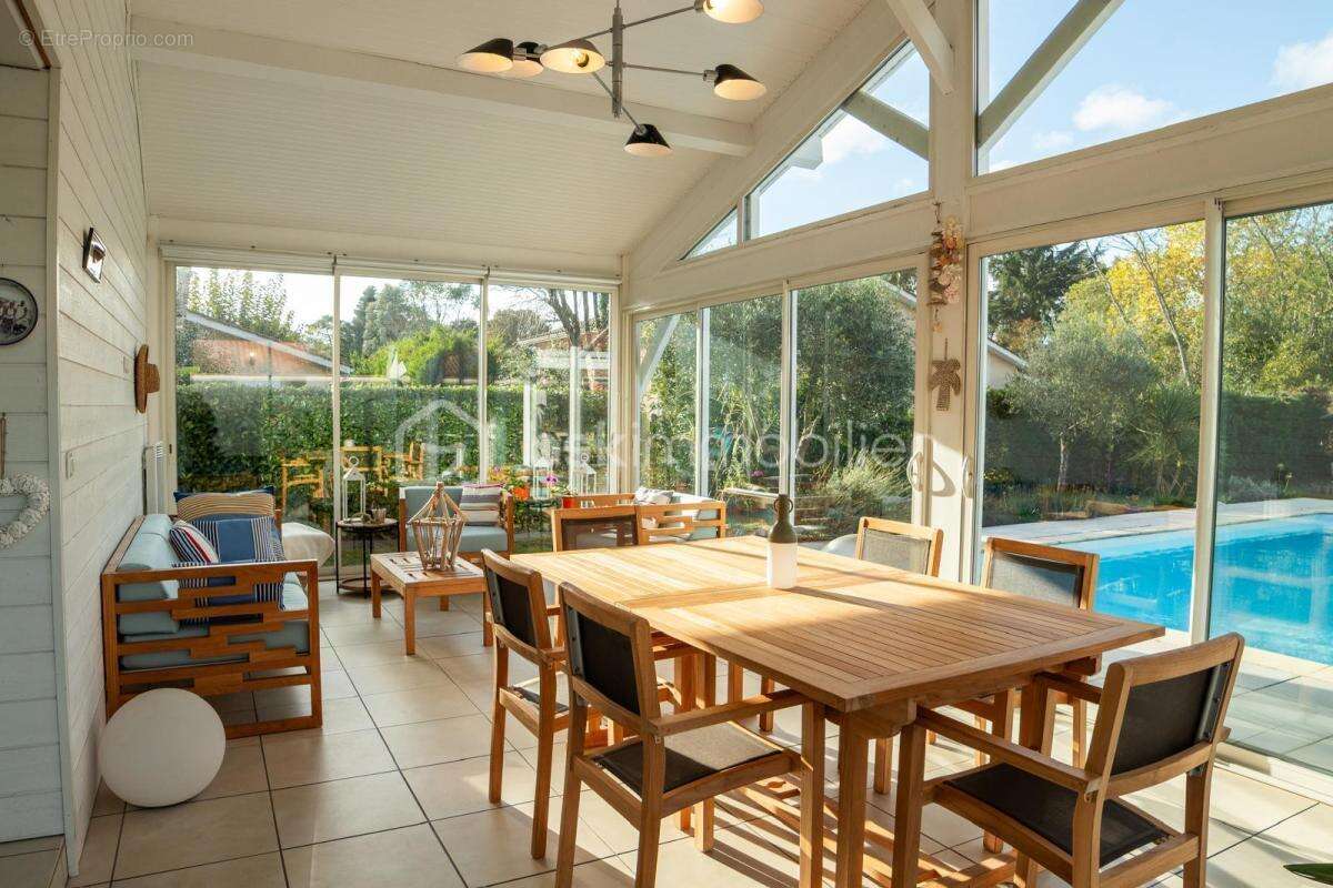 Pessac – Quartier de l’Alouette Maison familiale de plain-pied – 175 m² – Terrain 800 m² avec piscineB - photo 7