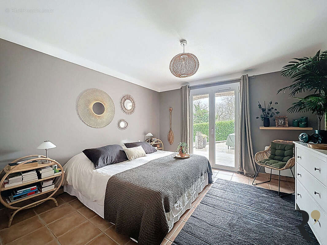 Maison T6 - 200 m² - Terrain 2800 m² - Mons - photo 13