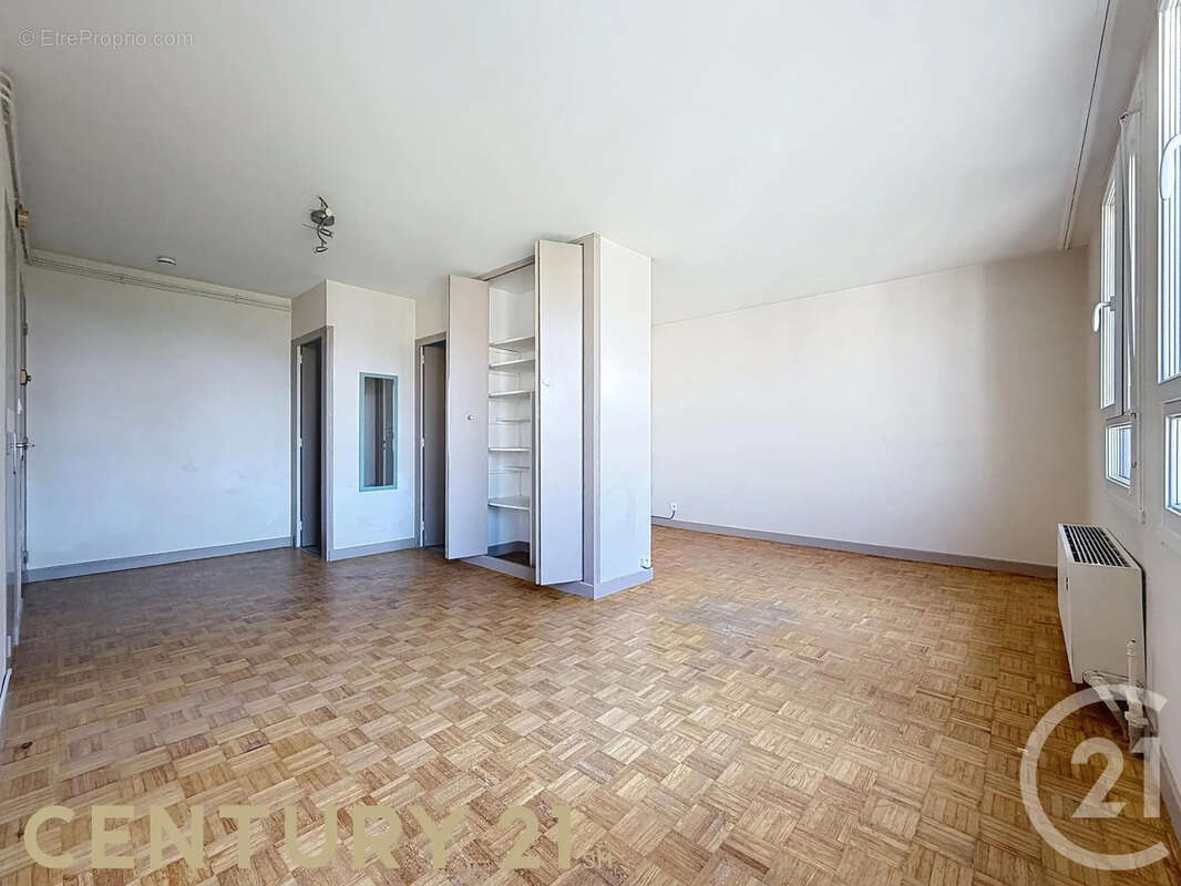 Appartement à GENAY