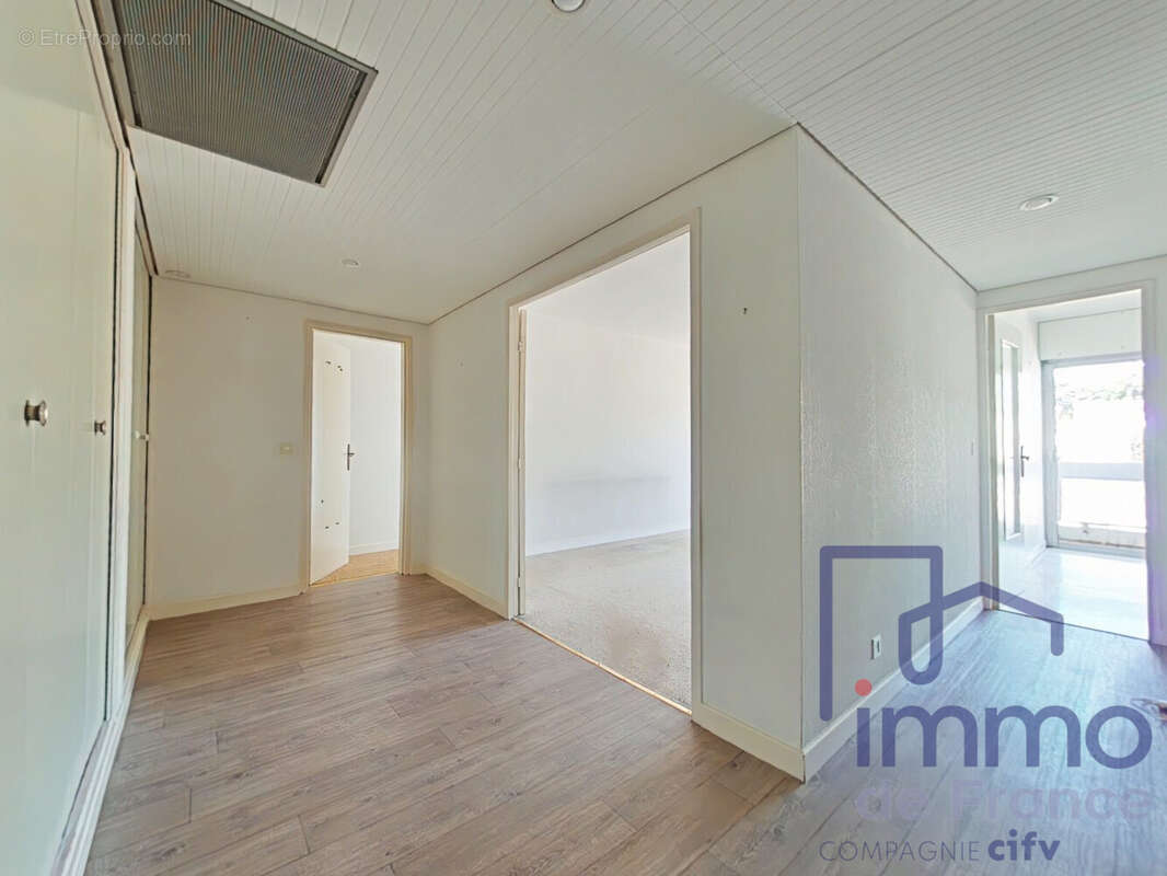 Appartement 73 m² à Saint-Etienne  - photo 8