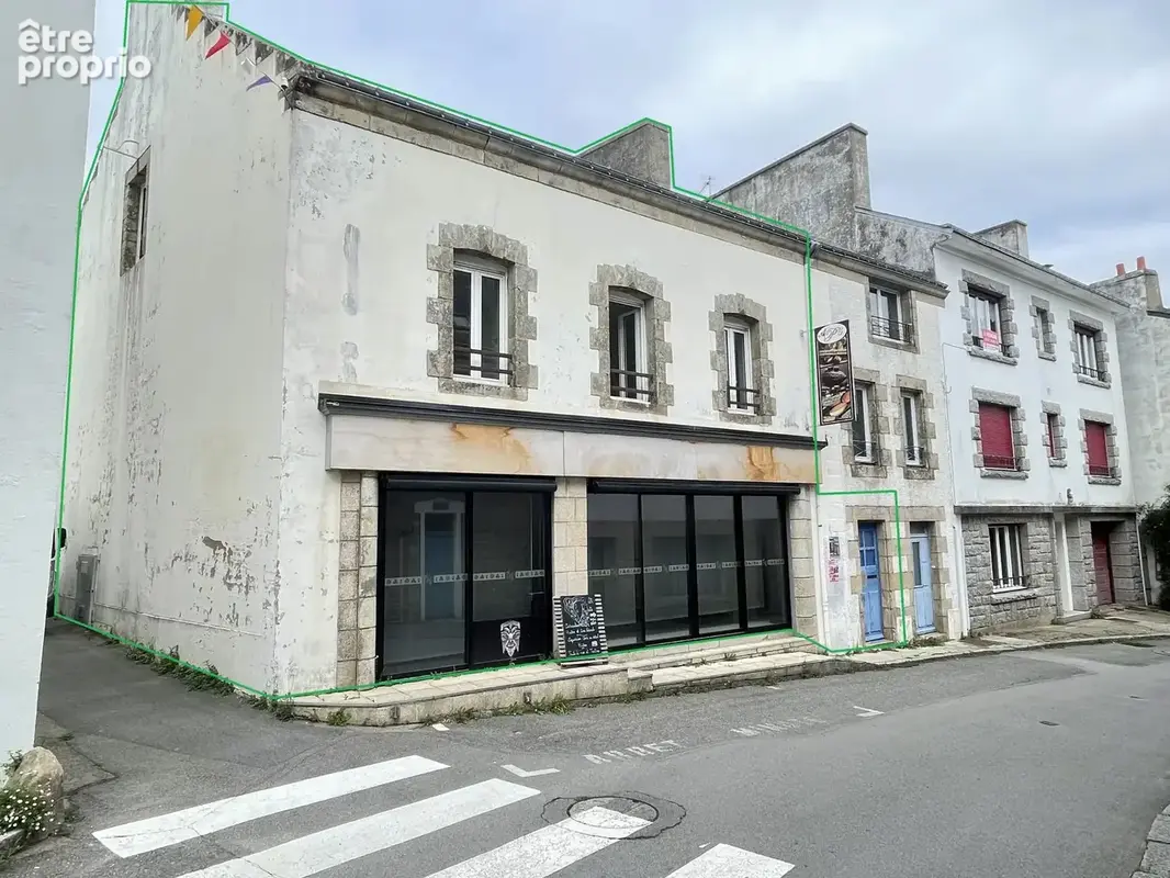 Immeuble de bourg à rénover pour habiter ou investir  275 m² env. + Terrasse 28 m² env. Vue Golfe -  80 m du Port - photo 3