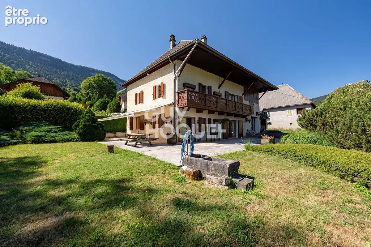 Maison de caractère de 228,4 m² - DPE E - Six chambres, dépendances et vue sur les montagnes - photo 13