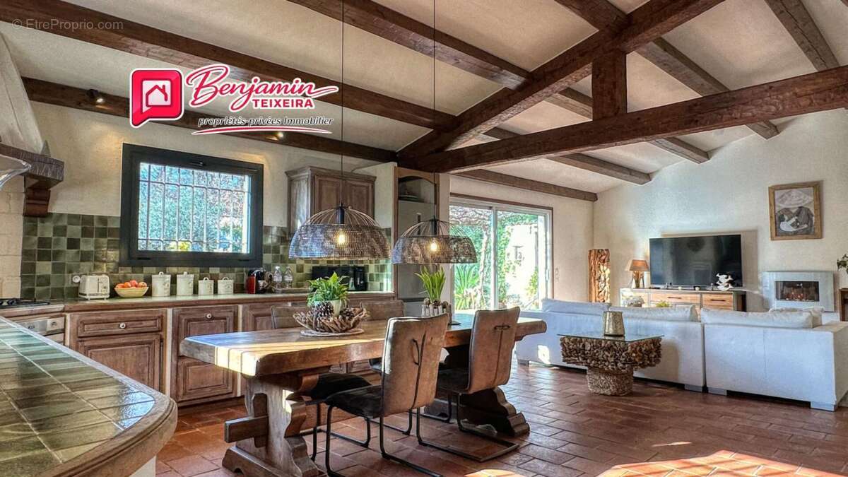 Maison à ROQUEBRUNE-SUR-ARGENS