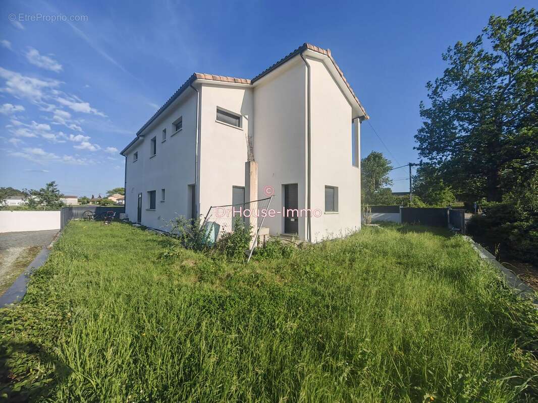 Maison à BEYCHAC-ET-CAILLAU
