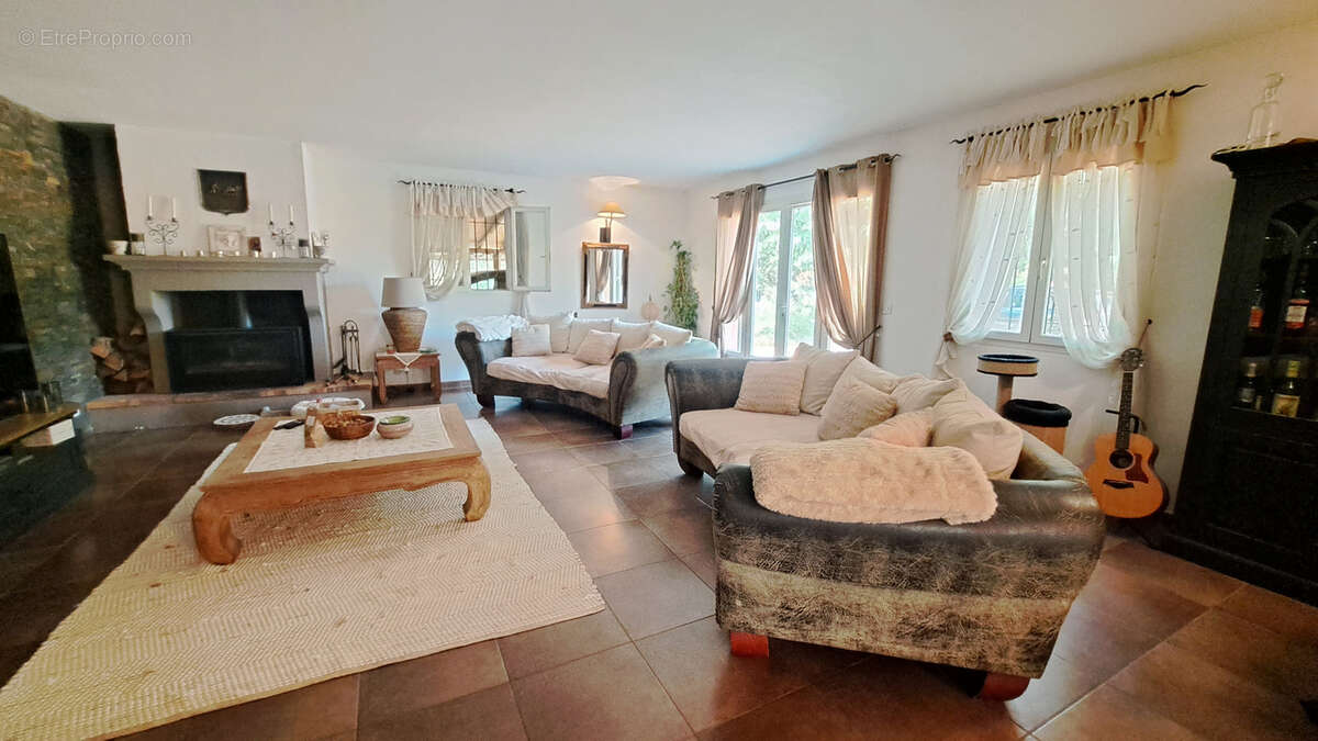 Très belle villa, 240m2 de plain pied au calme. - photo 5