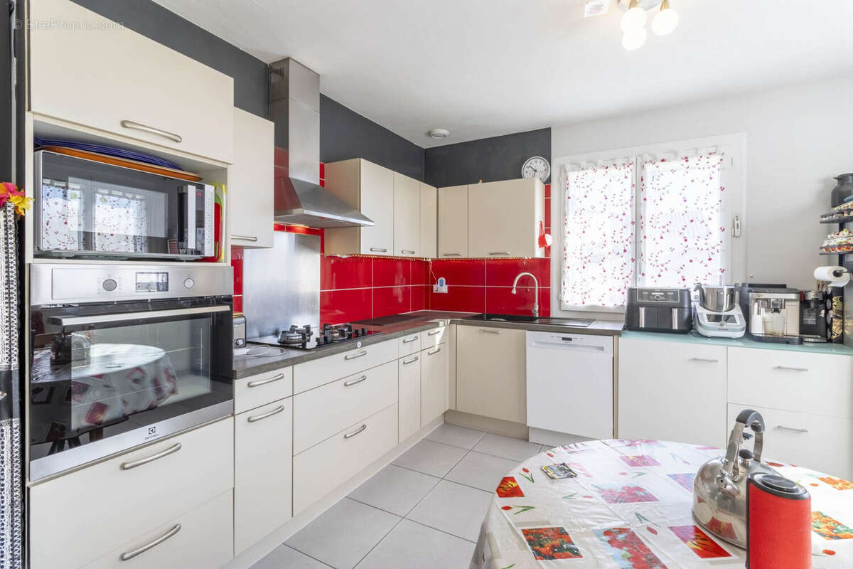 cuisine - Maison à PINEUILH