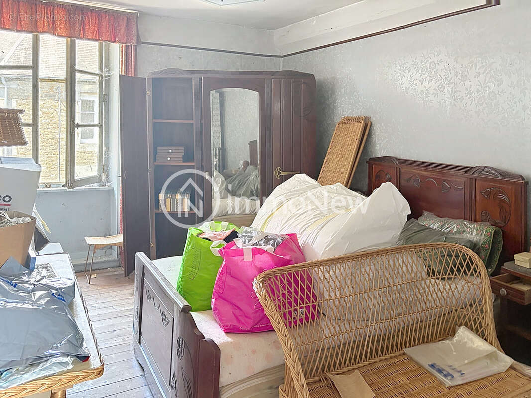 Maison mitoyenne ideal investisseur 70 m2 sur terrain de 182 m2 en plein centre bourg - photo 7