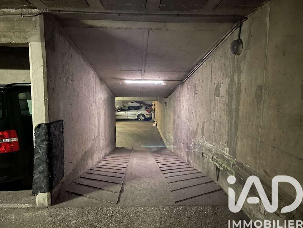 Photo 3 - Parking à PARIS-10E