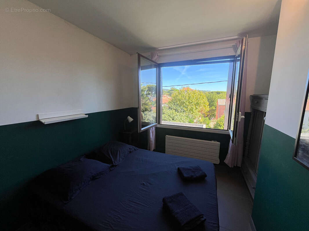À deux pas des plages de La Ciotat Appartement T3/4 avec terrasse, aperçu mer et dernier étage - photo 13