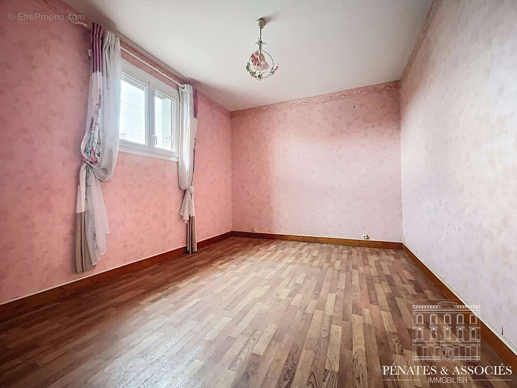 Maison à SAINT-ETIENNE-DU-ROUVRAY