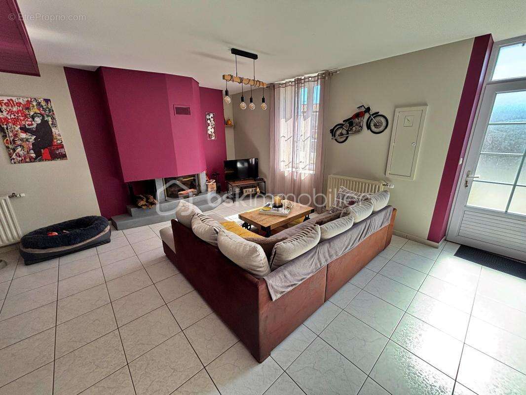 Découvrez le charme d'une maison spacieuse - photo 3
