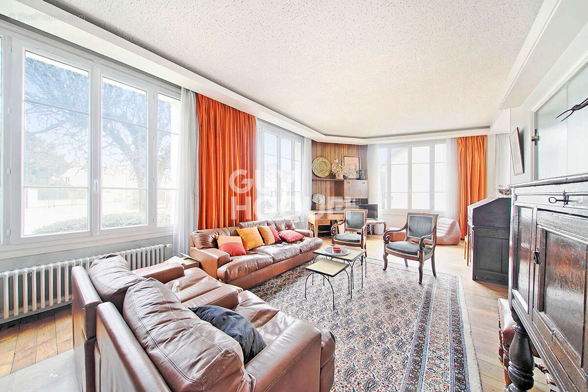 Maison à FONTENAY-TRESIGNY