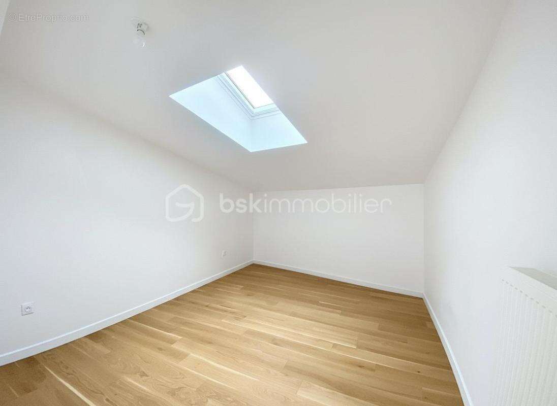 Appartement à CHARENTON-LE-PONT